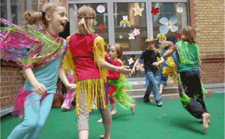 BALLETT, KREATIVER KINDERTANZ, BREAKDANCE, MODERN DANCE,  TANZ &amp; ZIRKUS, ZUMBA KIDS. Entdecke Deine Talente!&#10;&#10;Wir sind Künstler und Dozenten aus unterschiedlichen Disziplinen und Herkunftsländern mit langjähriger pädagogischer Erfahrung. Wir sind Hochschulabsolventen oder haben eine staatlich anerkannte Ausbildung erfolgreich abgeschlossen. Uns eint die Begeisterung für das kreative Potential und die Ausdruckskraft jedes einzelnen Menschen.  Wir fördern beides: das Erlernen von Technik und Fertigkeiten sowie die Experimentierfreude und die Freiheit des Ausdrucks.